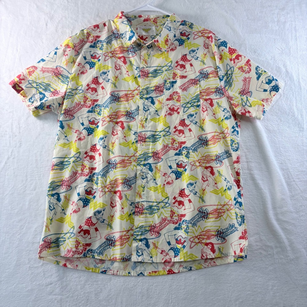 DC Wonder Woman Button Up Shirt Graphic Comic Print Short Sleeve White Size M